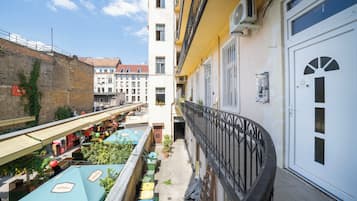 Apartment, 2 Bedrooms | Pemandangan dari bilik