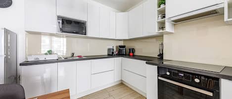Apartment, 1 Bedroom | Private kitchen