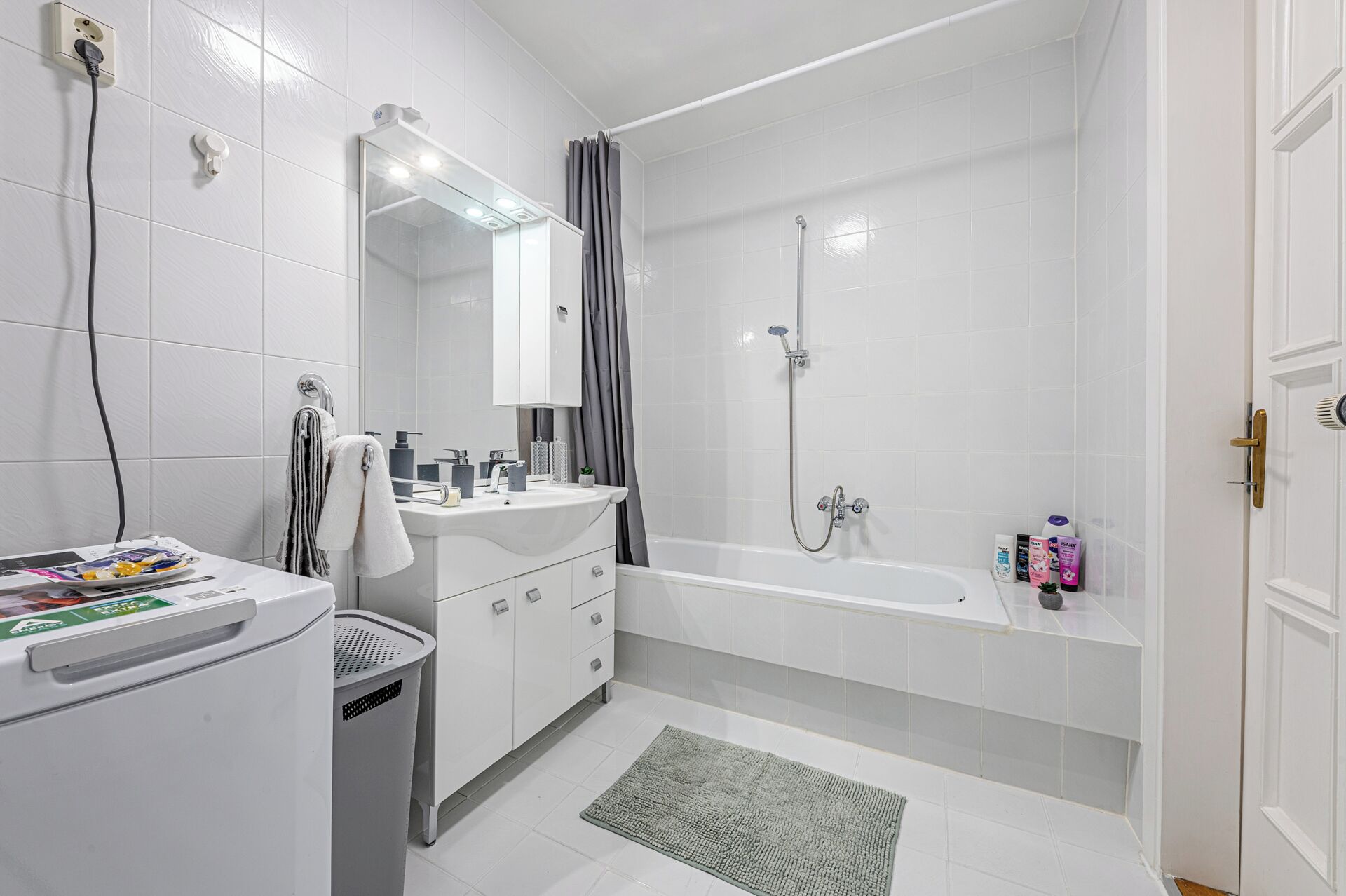 Apartment, 2 Bedrooms | Bathroom | Towels