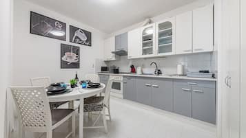 Apartament, 2 dormitoris | Cuina privada