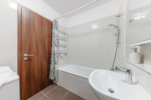 Căn hộ, 1 phòng ngủ | Phòng tắm | Khăn tắm 