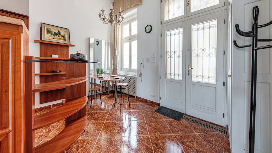 Budapest Classic Charm | 2Br + Cornertub + Smarttv