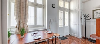 Budapest Classic Charm | 2Br + Cornertub + Smarttv