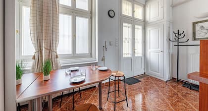Budapest Classic Charm | 2Br + Cornertub + Smarttv