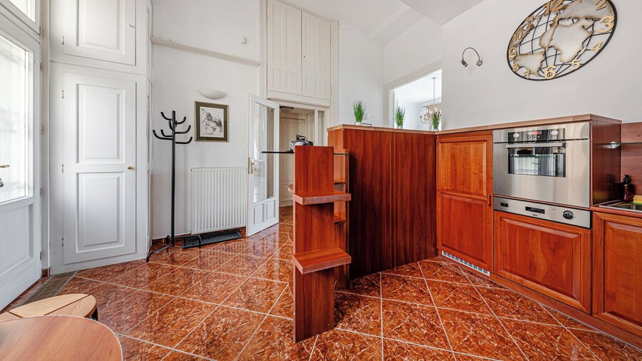 Budapest Classic Charm | 2Br + Cornertub + Smarttv