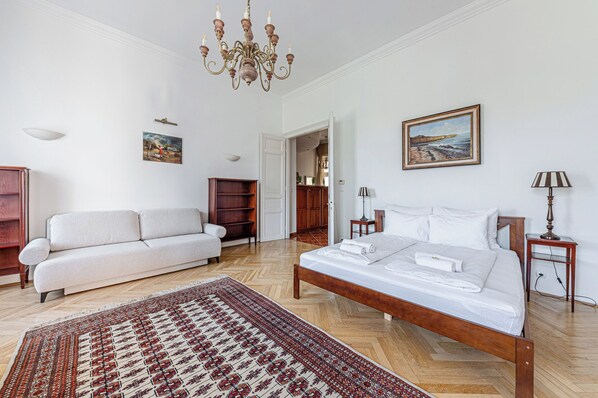 Apartment, 2 Bedrooms | Free WiFi - Budapest Classic Charm | 2Br + Cornertub + Smarttv (Budapest)