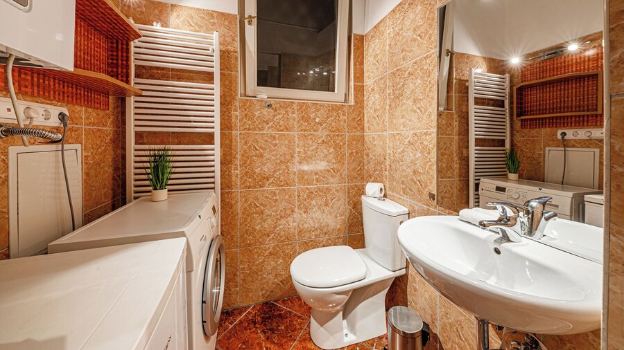 Budapest Classic Charm | 2Br + Cornertub + Smarttv