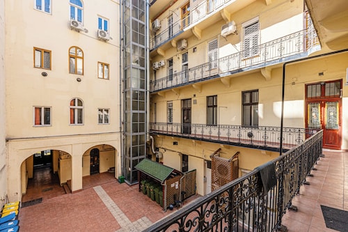 The Other Side - Spacious 3BR with Jacuzzi and Private Sauna