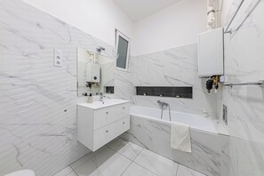 Apartment, 2 Bedrooms | Bathroom - Marble Royal Suite&Studio (Budapest)
