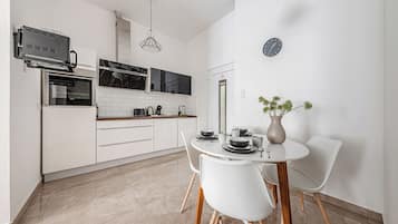 Apartment, 2 Bedrooms | Private kitchen