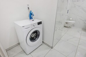 Apartment, 2 Bedrooms | Bathroom - Marble Royal Suite&Studio (Budapest)