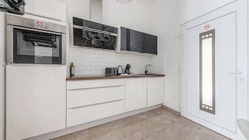 Apartment, 2 Bedrooms | Private kitchen