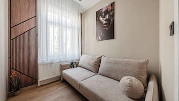 Appartement, 2 slaapkamers | Woonruimte | Een flatscreentelevisie