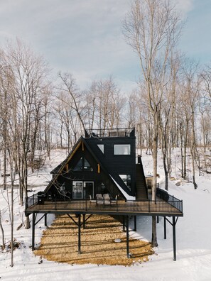 Exterior - Mountain-Top A-Frame Retreat | Rooftop Hot Tub (Dalmatia)