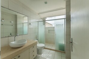 Basic Apartment | Bathroom | Shower - 3-bedroom Apt and Ocean View Edi0302 (Salvador)