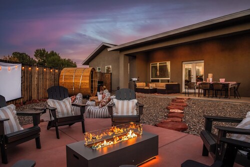 Cactus Hollow Desert Resort~Spa~Sauna~Cold Plunge~Outdoor Theatre~Game Room~Golf