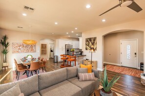 Smart TV - Cactus Hollow Desert Resort~Spa~Sauna~Cold Plunge~Outdoor Theatre~Game Room~Golf (Cottonwood)