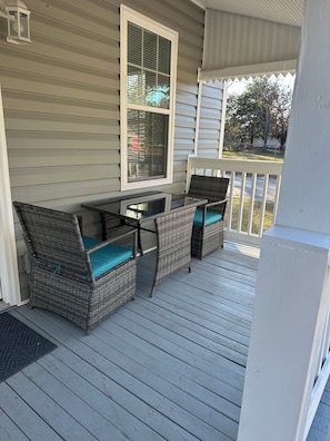 Outdoor dining - A Home away from home,Relax in a place of peace (Waycross)