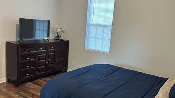 3 bedrooms, iron/ironing board, free WiFi, bed sheets