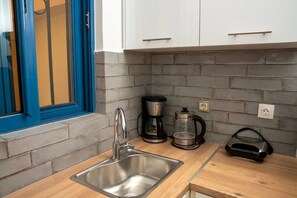 Fridge, microwave, oven, stovetop - Duplex with Private Rooftop Garden near Acropolis (Athens)