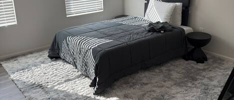 3 dormitorios, tabla de planchar con plancha, Internet y ropa de cama