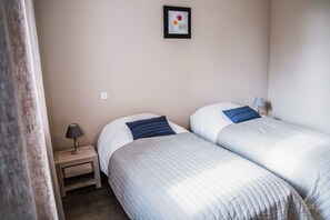 7 chambres, fer et planche à repasser, lit parapluie, Wi-Fi