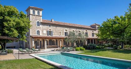 L'Angélus Mas in Provence for 14 people • Heated swimming pool - Families & groups