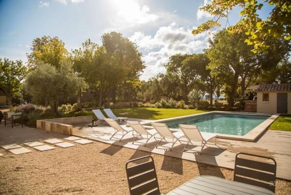 Outdoor pool, a heated pool - Charming Provencal farmhouse with garden and swimming pool (Noves)