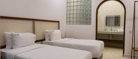 Familienapartment, eingeschränkter Meerblick | Zimmersafe, kostenloses WLAN