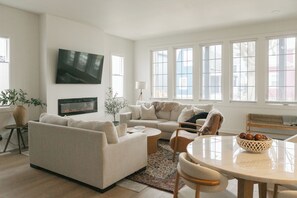 Living area - Downtown Indy, Rooftop Deck with Hot Tub, Gym, Bikes, Tesla Charger (Indianapolis)