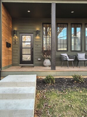 Terrace/patio - Downtown Indy, Rooftop Deck with Hot Tub, Gym, Bikes, Tesla Charger (Indianapolis)
