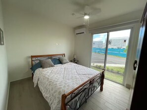 3 chambres, fer et planche à repasser, Wi-Fi, draps fournis