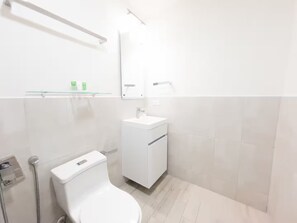 Shower, hair dryer, towels, soap - Seashore Waves -V5-4C- 2 bed, 2 bath (Punta Chame)