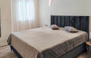 2 bedrooms, free WiFi - 2 bedroom beautiful apartment in Rogoznica (Rogoznica)