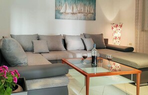 Smart TV, ping pong - 2 bedroom beautiful apartment in Rogoznica (Rogoznica)