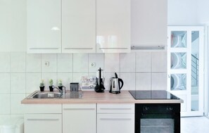 Fridge, microwave, stovetop, dishwasher - 1 bedroom lovely apartment in Rogoznica (Rogoznica)