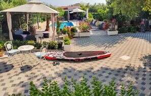 Outdoor dining - Cozy apartment in Rogoznica with outdoor swimming pool (Rogoznica)