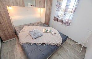 2 bedrooms, free WiFi - Cozy apartment in Rogoznica with outdoor swimming pool (Rogoznica)