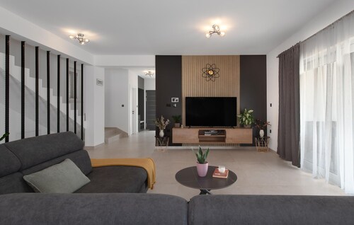 Pet friendly home in Pakovo Selo