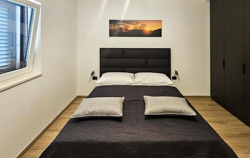 Pet friendly home in Pakovo Selo