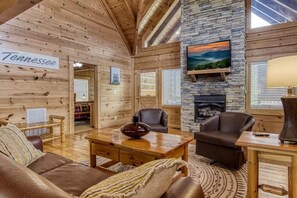 Apartment | 3 bedrooms - Pinewood Lodge by Beyond Expectations w Hot Tub (Pigeon Forge)