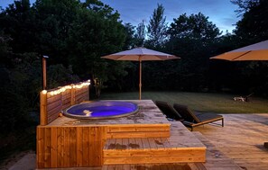 Outdoor spa tub - 4 bedroom lovely home in Knebel (Knebel)