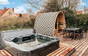 Outdoor dining - Lovely home in Hadsund with sauna (Hadsund)
