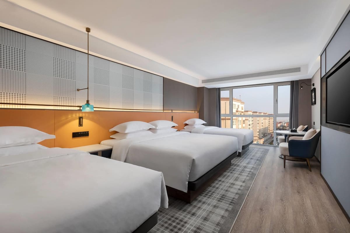 Deluxe Room, Multiple Beds, Non Smoking