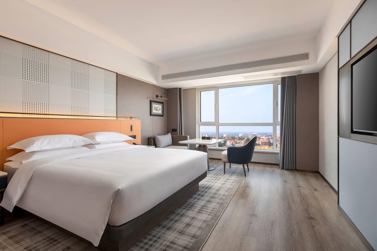 Deluxe Room, 1 King Bed, Non Smoking