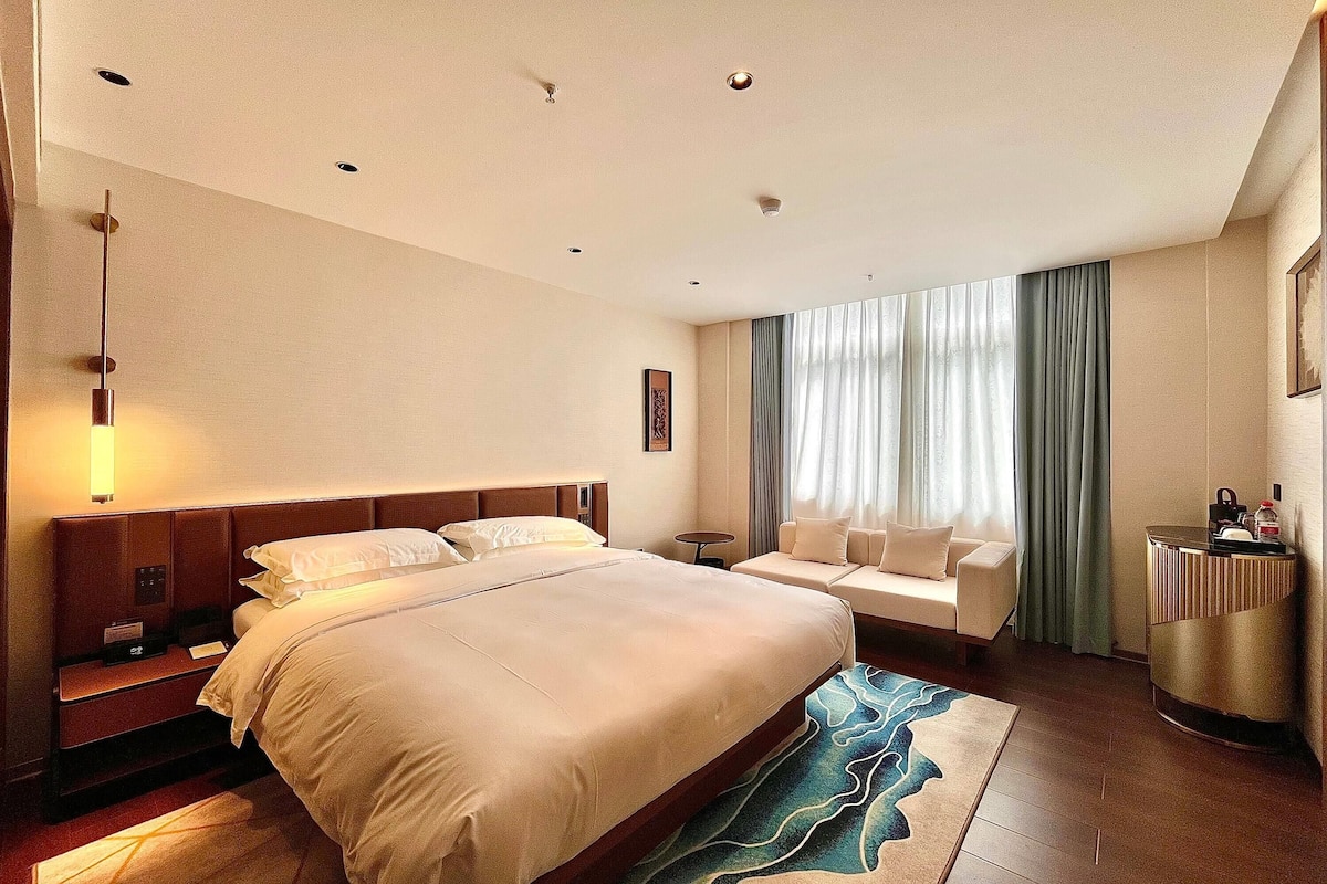 Superior Room, 1 King Bed, Non Smoking