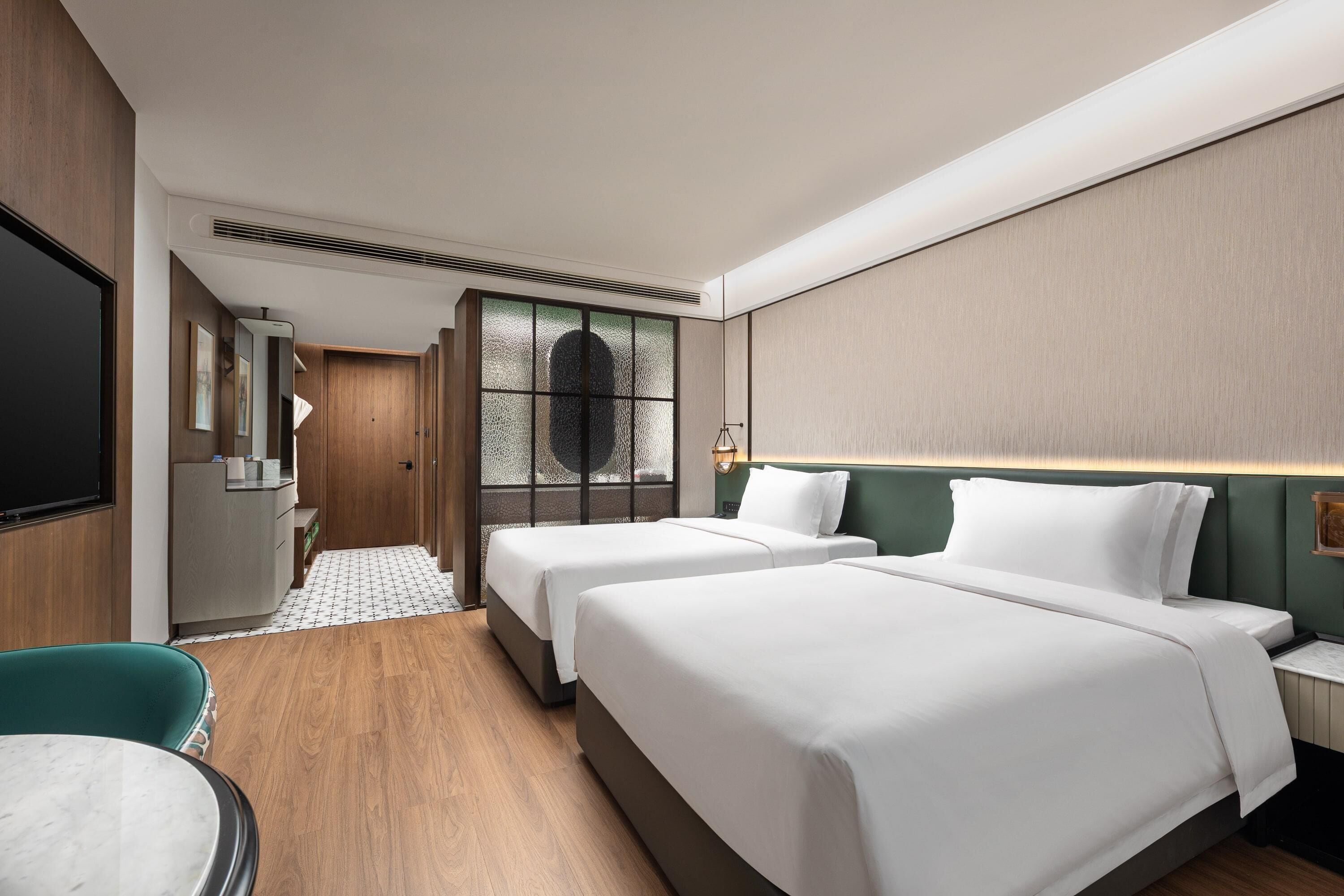 Ropa de cama de alta calidad y minibar con artículos gratuitos 