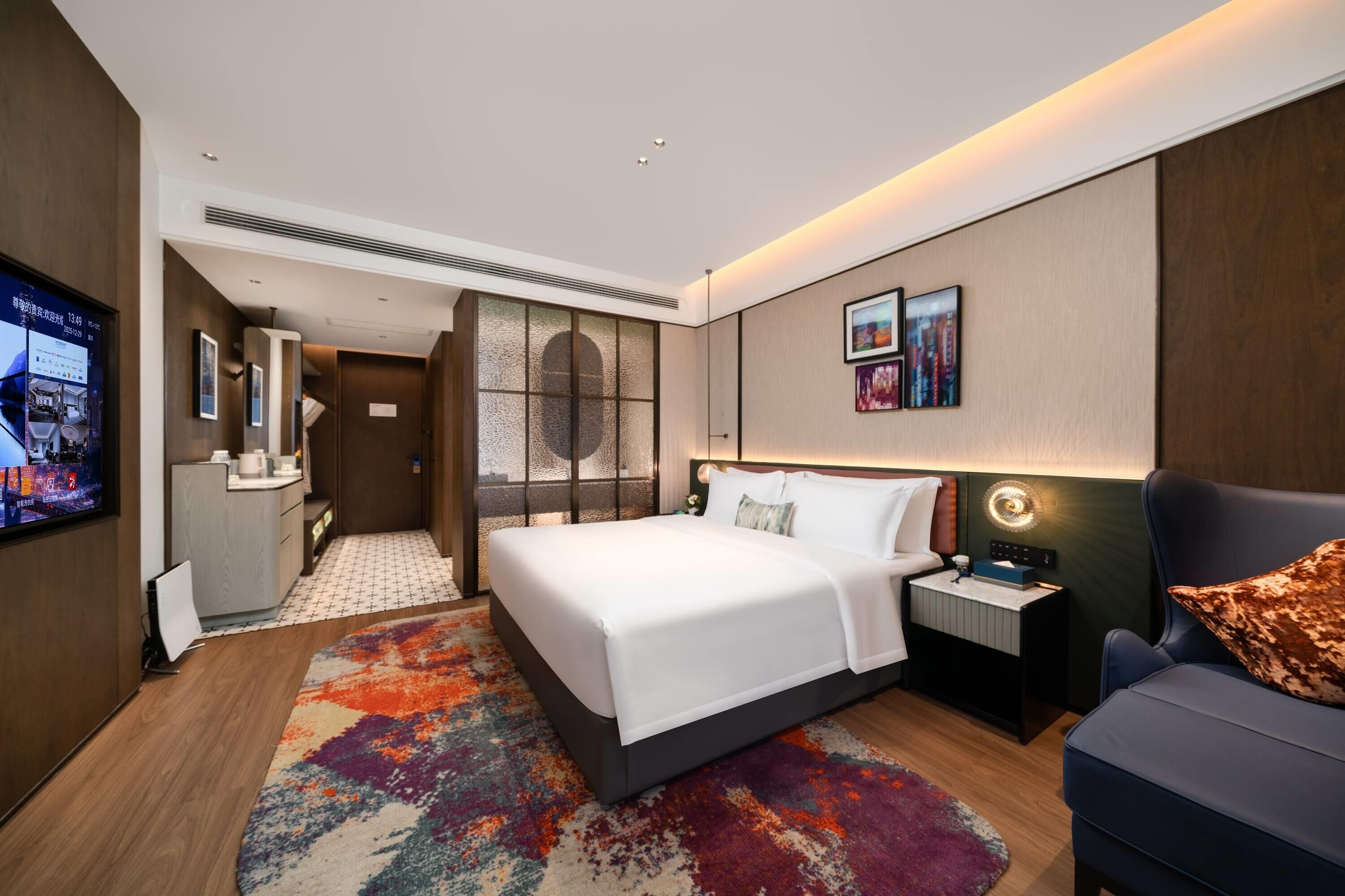 Premium bedding, free minibar, blackout drapes, free cribs/infant beds