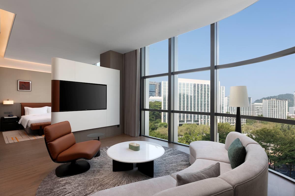 Deluxe Suite, 1 King Bed