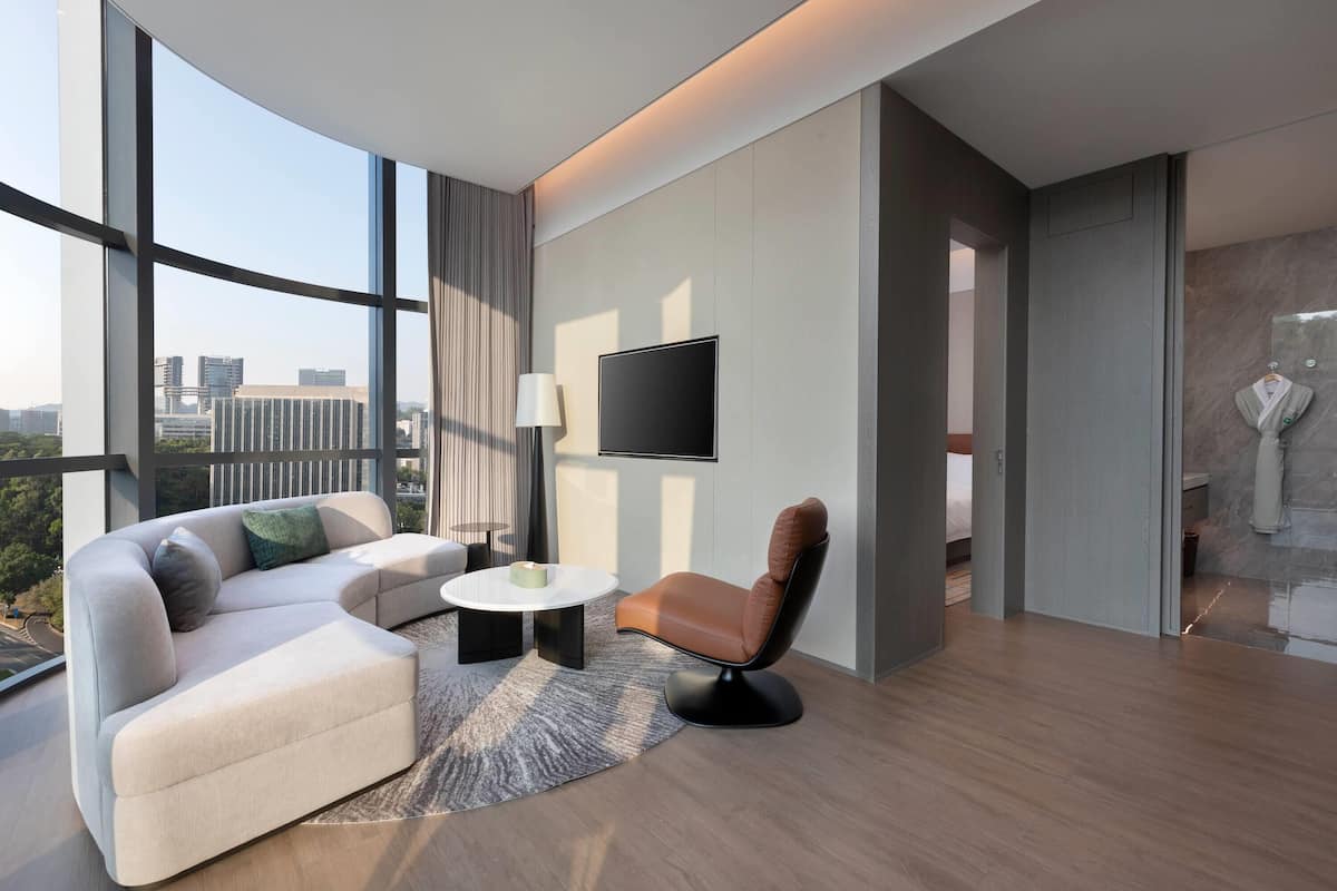 Suite, 1 cama de matrimonio grande | Ropa de cama de alta calidad y edredones de plumas